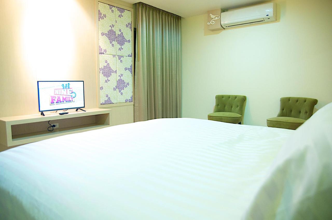 Jolly Suites&Spa Petkasem Ban Nong Khaem  Экстерьер фото